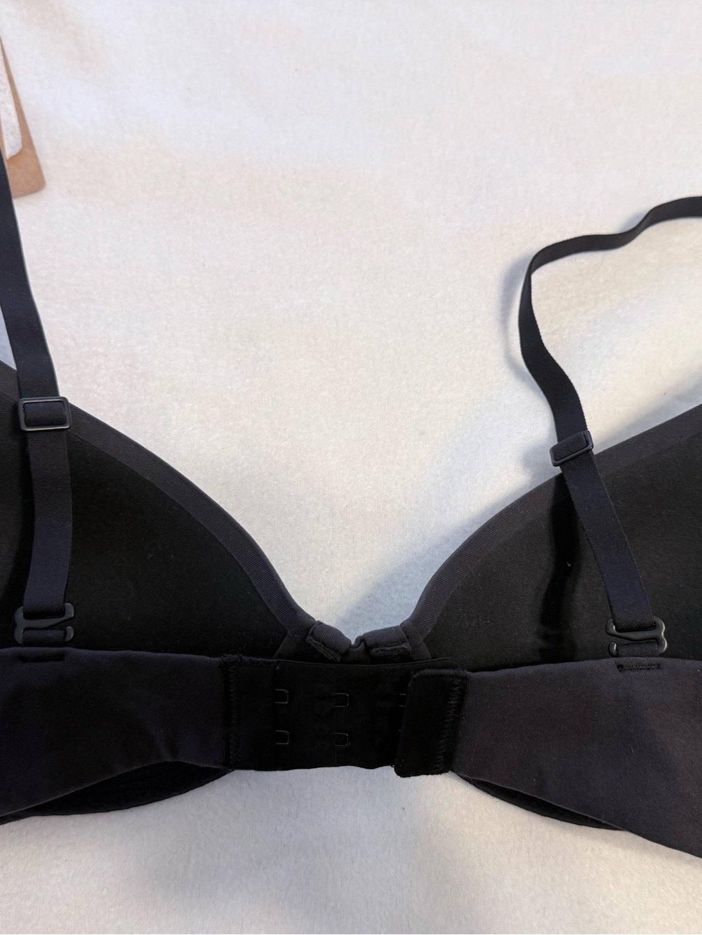 New SKIMS Fits Everybody Scoop Plunge Bra. Onyx. 32C - Picture 2 of 4